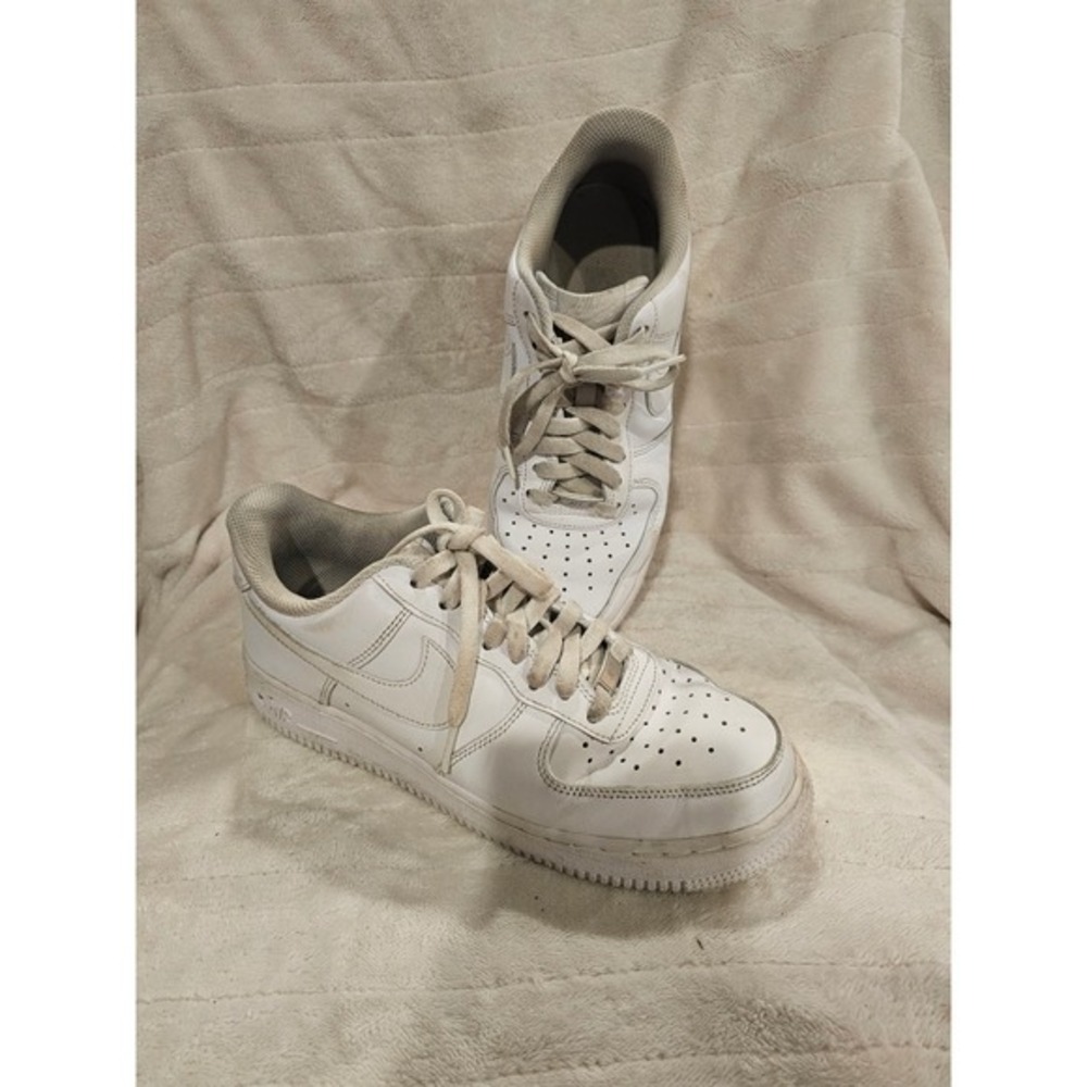 Nike Air Force 1 Low White Sneakers Women's Size‎ 8 Casual Everyday Shoes